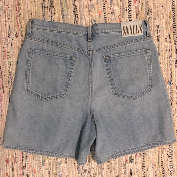 “NEW” MOTHER Snacks! The Pleated Fun Dip Short - Picture 4 of 9